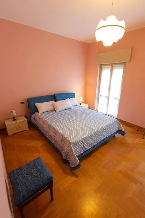 Villa grande con stanze, bagni e giardino Corbetta