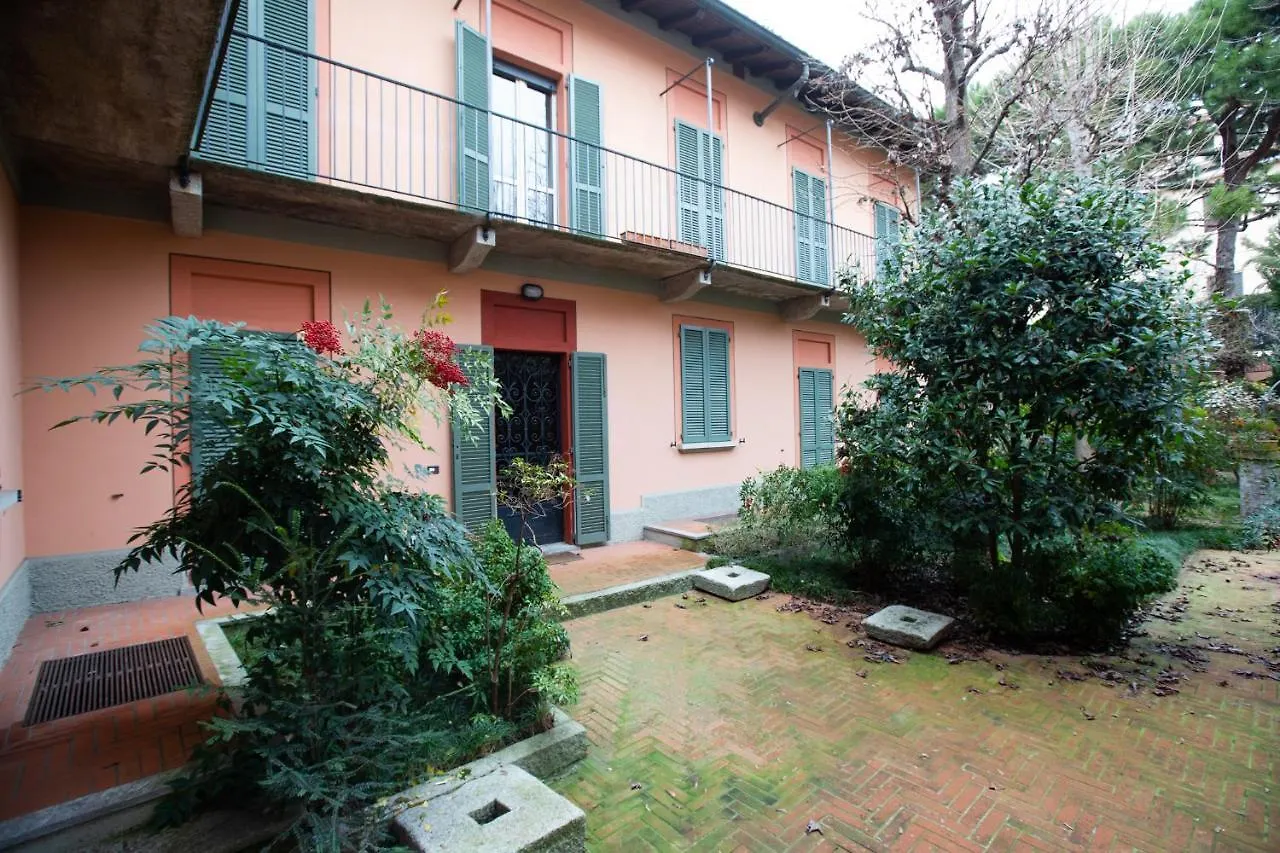 Villa grande con stanze, bagni e giardino Corbetta