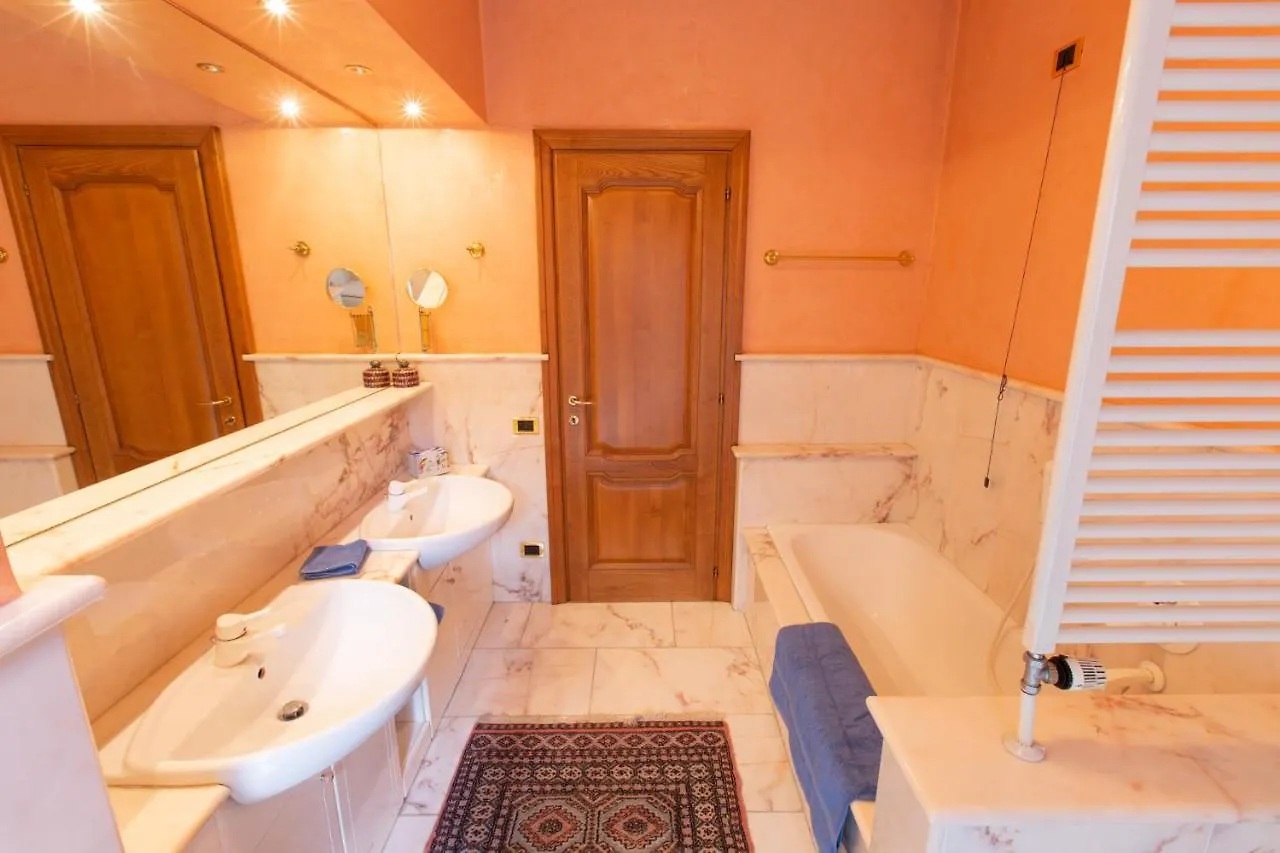 Affittacamere Villa grande con stanze, bagni e giardino Corbetta Italia