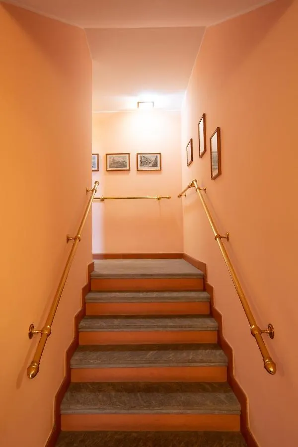 Villa grande con stanze, bagni e giardino Corbetta Italia