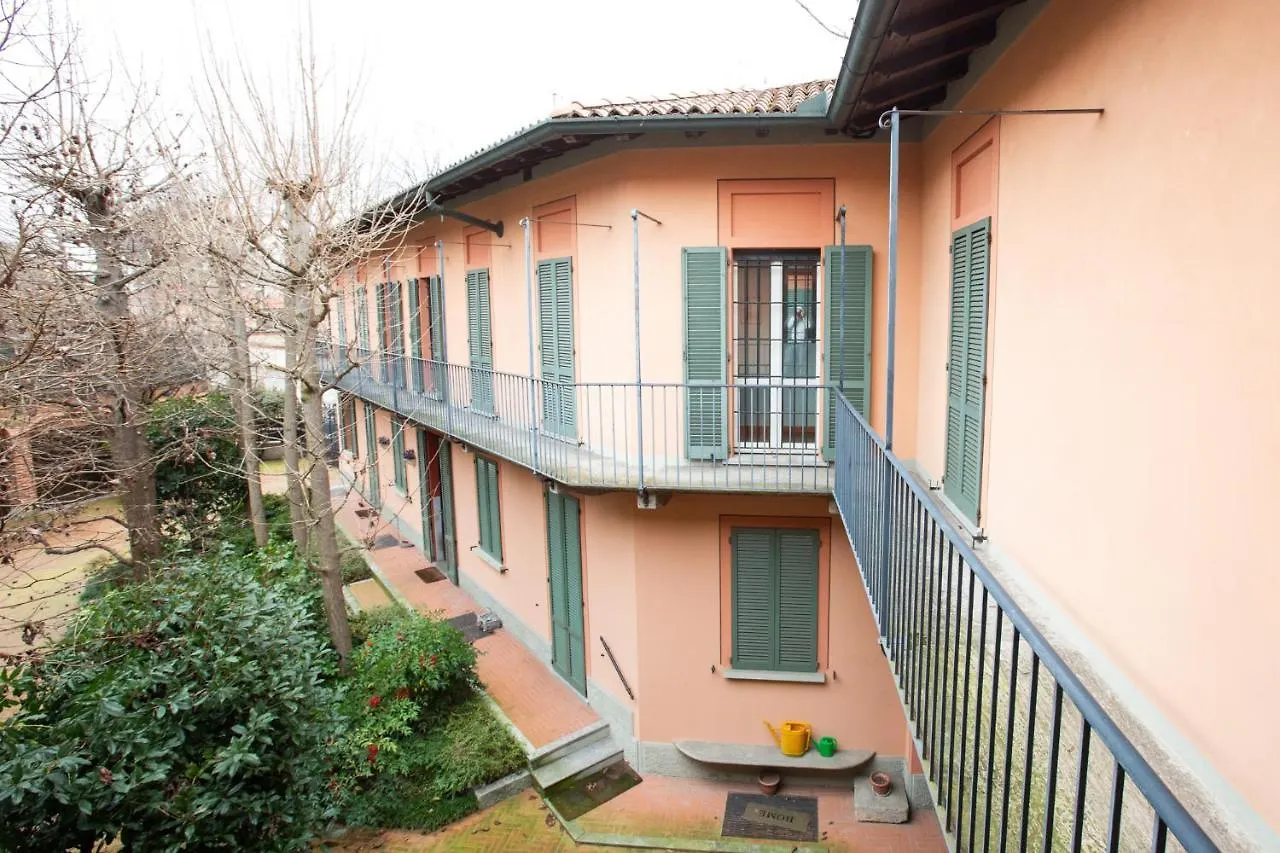 Villa grande con stanze, bagni e giardino Corbetta