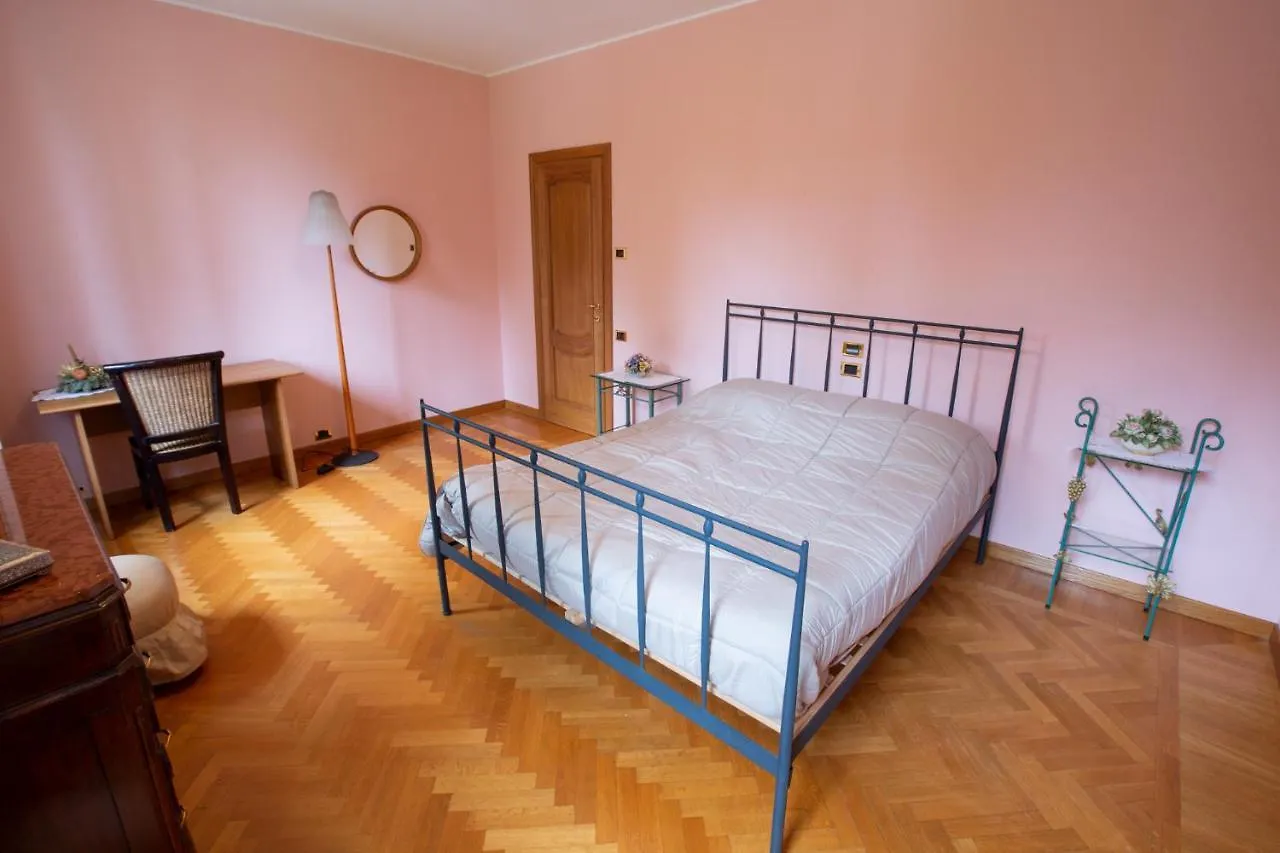 Villa grande con stanze, bagni e giardino Corbetta 0*,  Italia